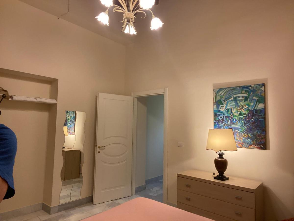 Renovated Apartment With 3 Bedrooms In An Historic Palazzo Between Port And Old Town Livorno Exterior photo
